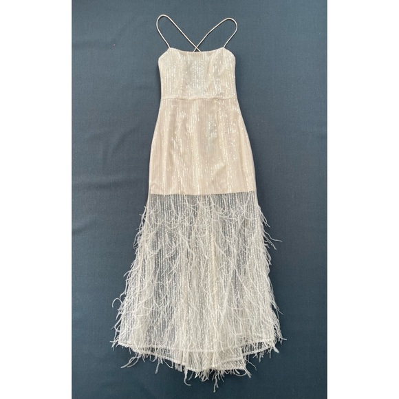 Elliatt Dresses & Skirts - Elliatt Majesty Dress in Ivory Sequin and Feathers, NWT, Small